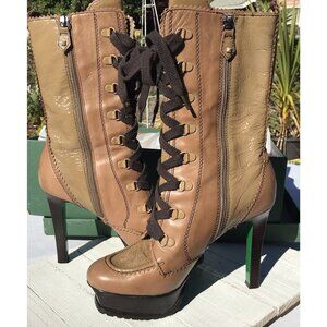 Vtg Y2K Lisa Donald Pilner Boots Women’s 8 1/2 Taupe Patent Calf Heels Zip Lace